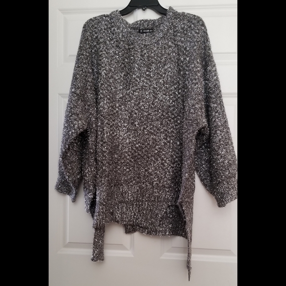 Asymmetrical Sweater - Picture 3 of 5